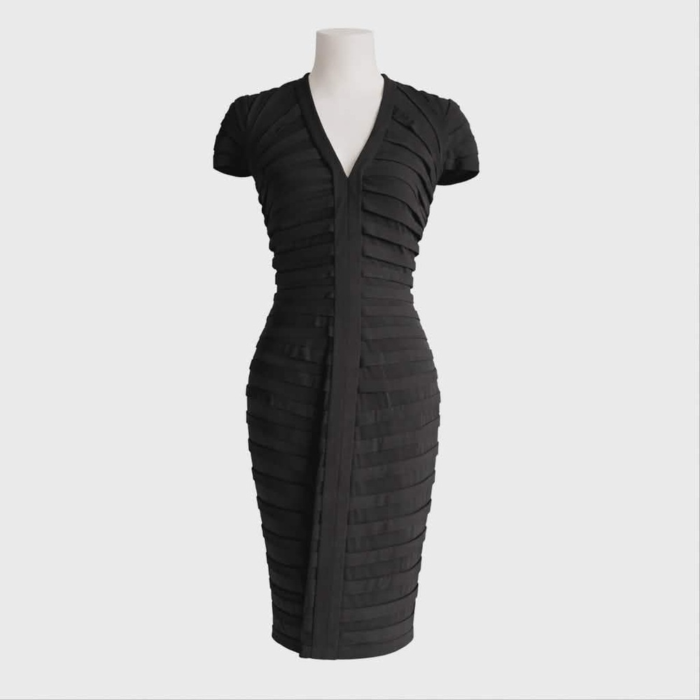NWT Size 6 Tadashi Shoji Black, Fitted Shutter-pleat, cap-sleeved cocktail Dress